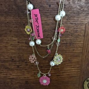 Adorable Betsey Johnson necklace, new with tags!